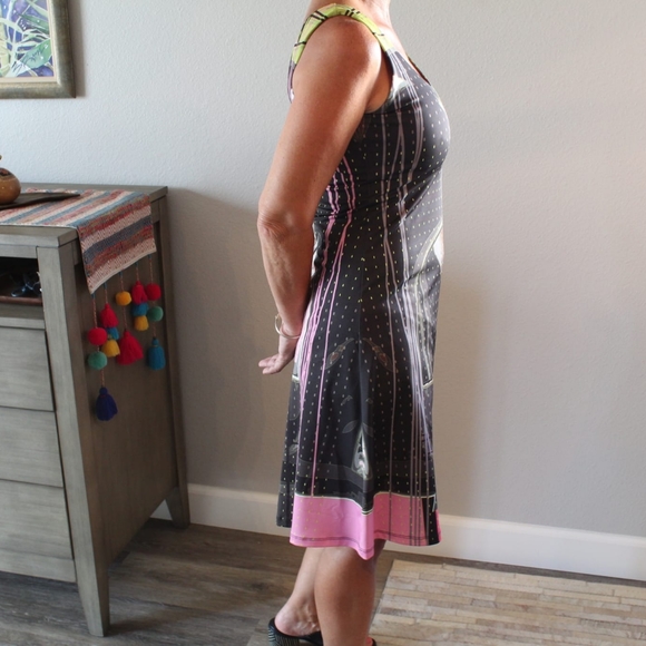 Modern, Reversible Dress - Picture 14 of 14